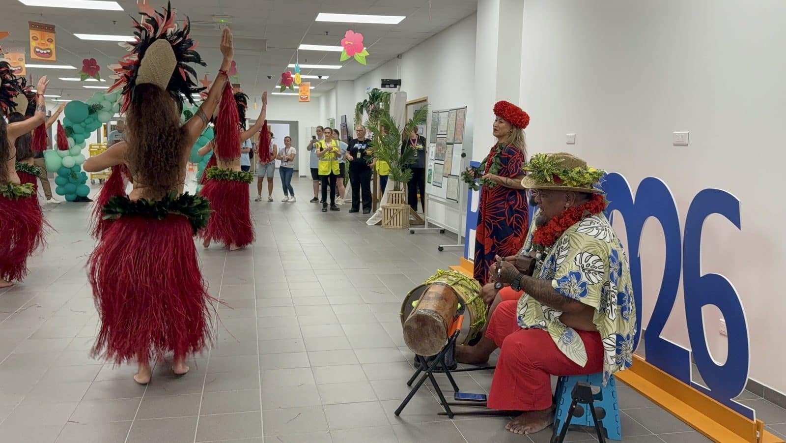 Décors polynésiens et danseurs tahitiens pour le Prime Day Amazon, par 9P Production